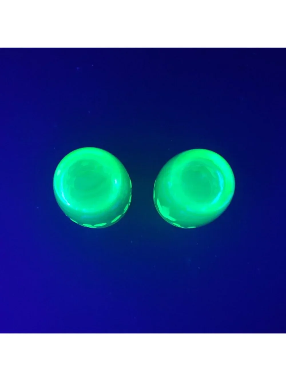 2 Vintage Uranium Vaseline Glass Shot Glasses Wheel Cut Etched Floral Glows 2